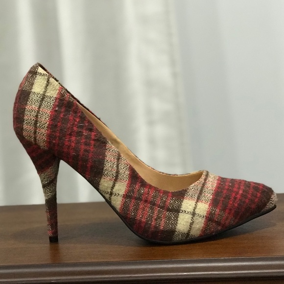 JustFab Shoes - 🛍JustFab plaid print pumps size 11